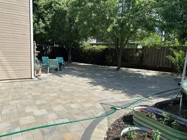 Pátio de pavers instalado pela YardFormz em Petaluma